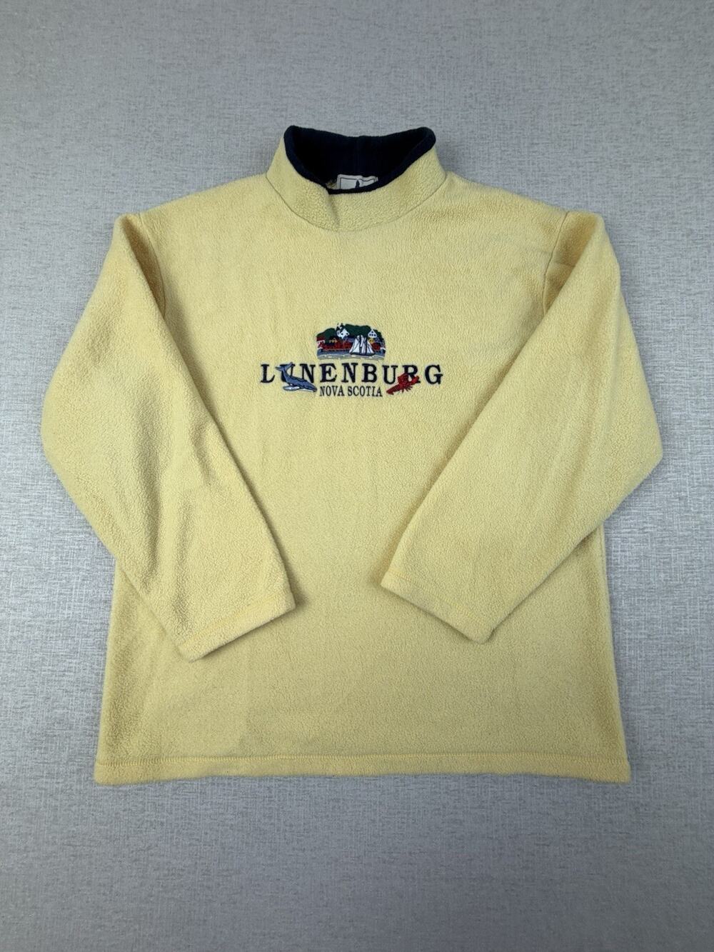 Vintage Attraction Lunenburg Nova Scotia 7/L Fleece Pullover Canada